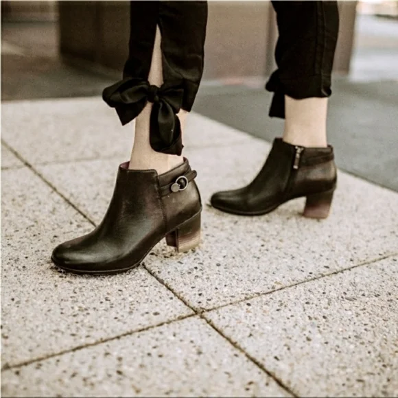 Dansko Women's Perry Waterproof Burnished Booties, Color Black, Size 40 - Picture 3 of 16